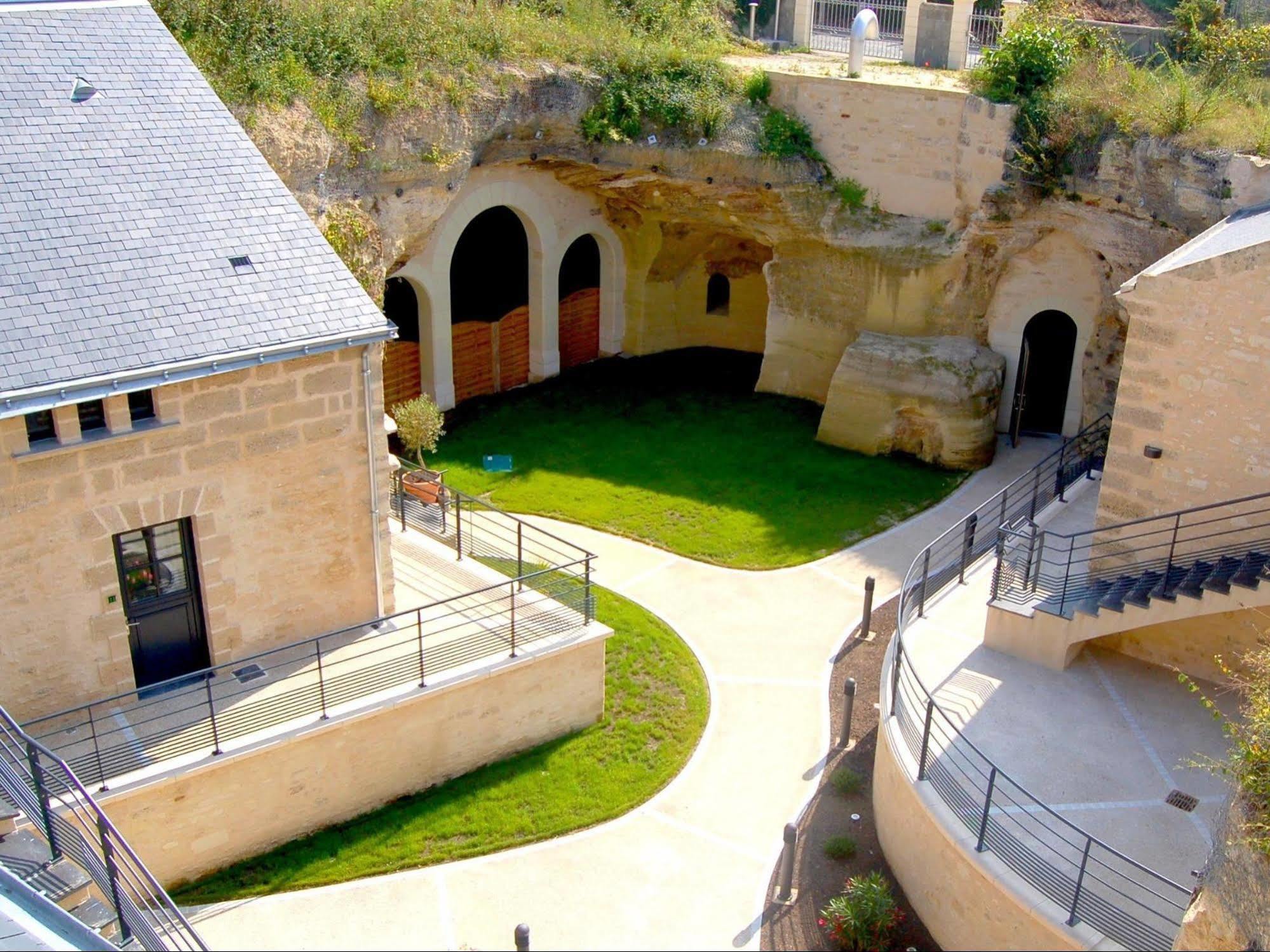 Rocaminori Hotel Louresse-Rochemenier Exterior photo